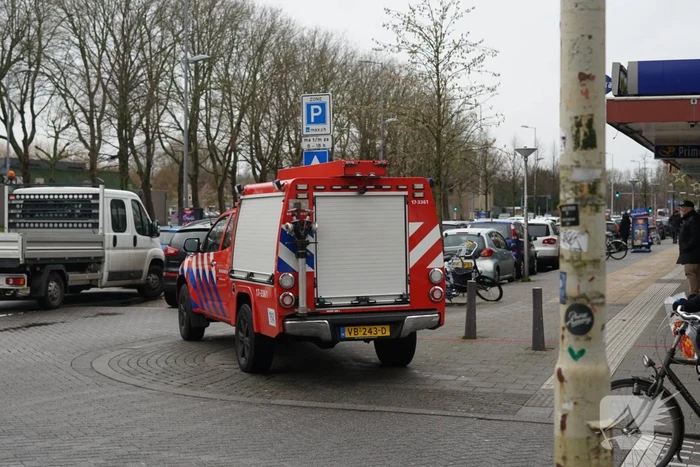 Hoofdwaterleiding gesprongen winkel dreigt onder te lopen