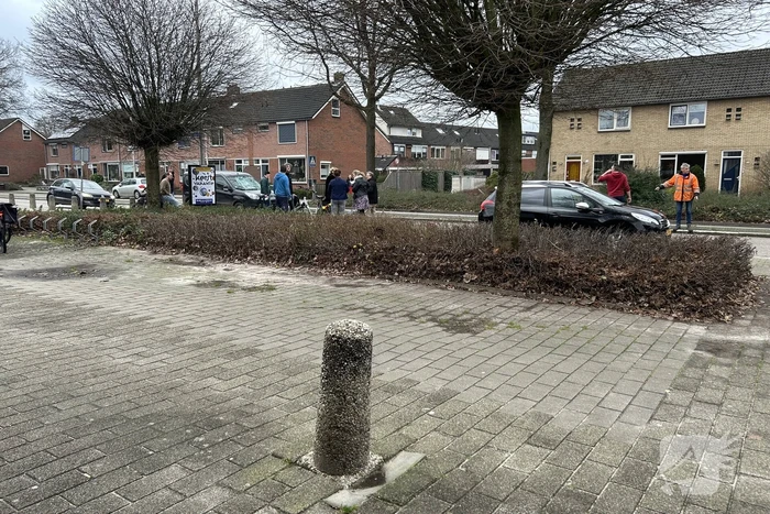 Fietser zwaargewond bij botsing met bestelbus