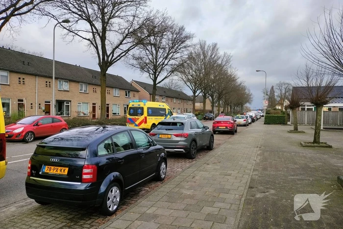 Fietser zwaargewond bij botsing met bestelbus