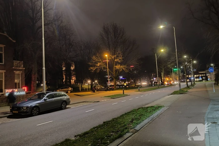 Fietser en automobilist in botsing
