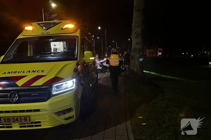 Fietser en automobilist in botsing