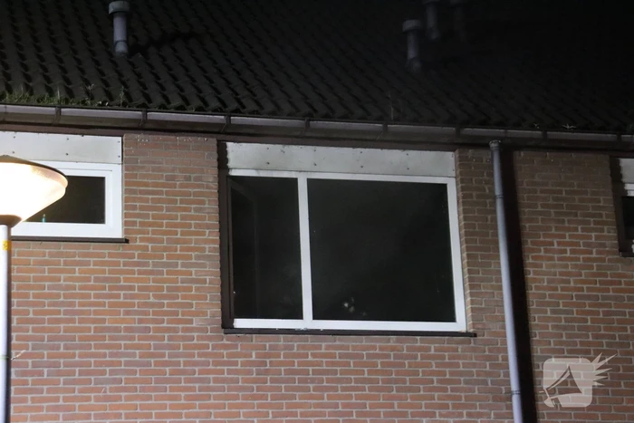 Zwarte rookwolken uit slaapkamer
