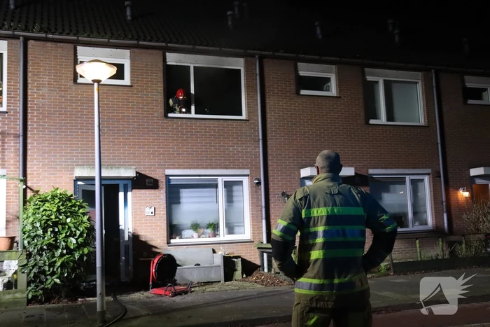 Zwarte rookwolken uit slaapkamer