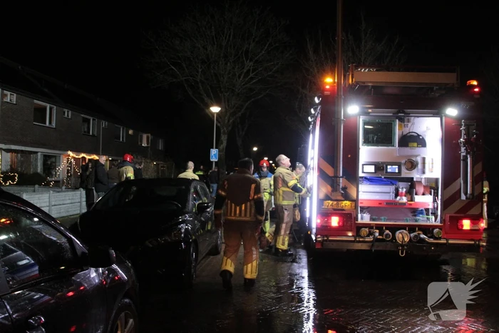 Persoon en hond uit brandende woning gered