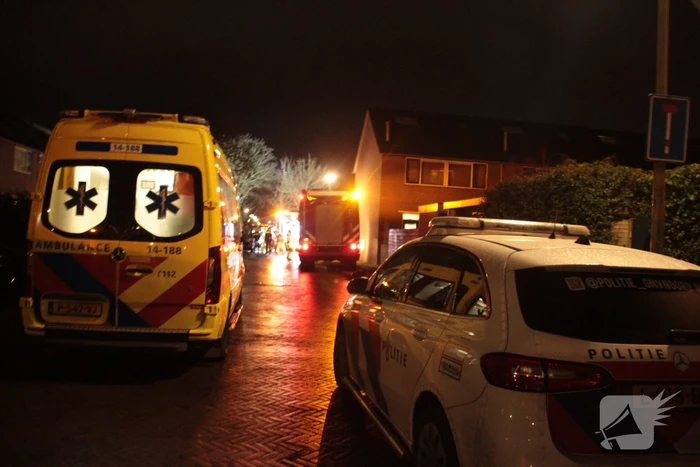 Persoon en hond uit brandende woning gered