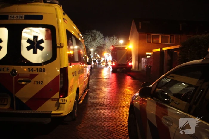 Persoon en hond uit brandende woning gered