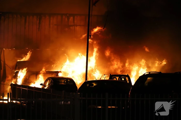Gigantische brand in garage