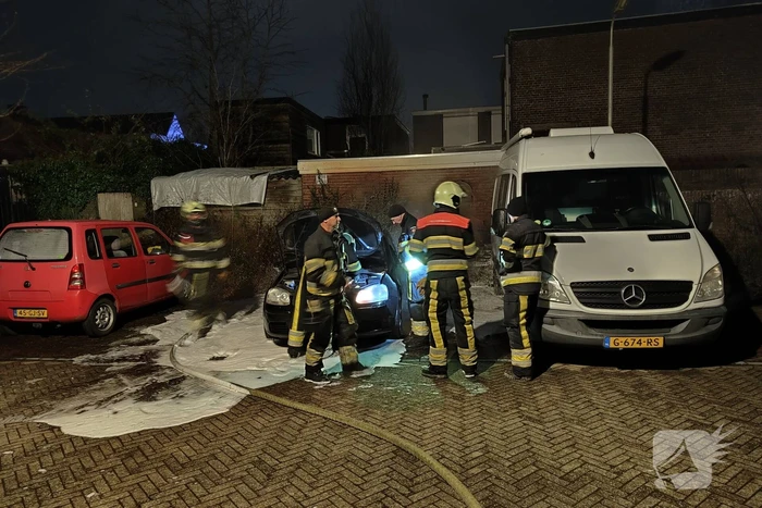 Auto uitgebrand op parkeerplaats