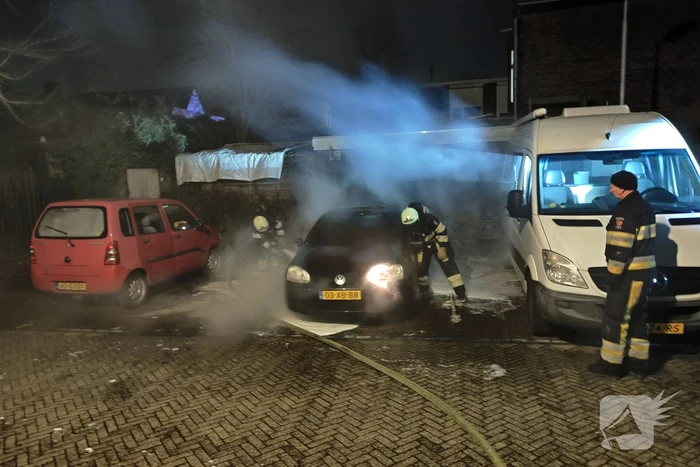 Auto uitgebrand op parkeerplaats