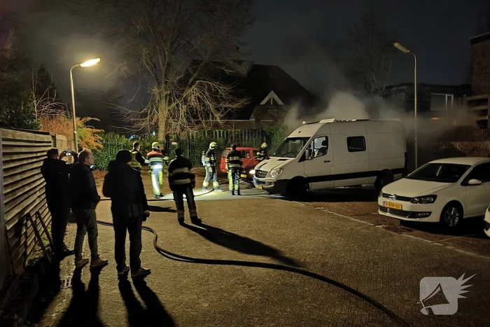 Auto uitgebrand op parkeerplaats