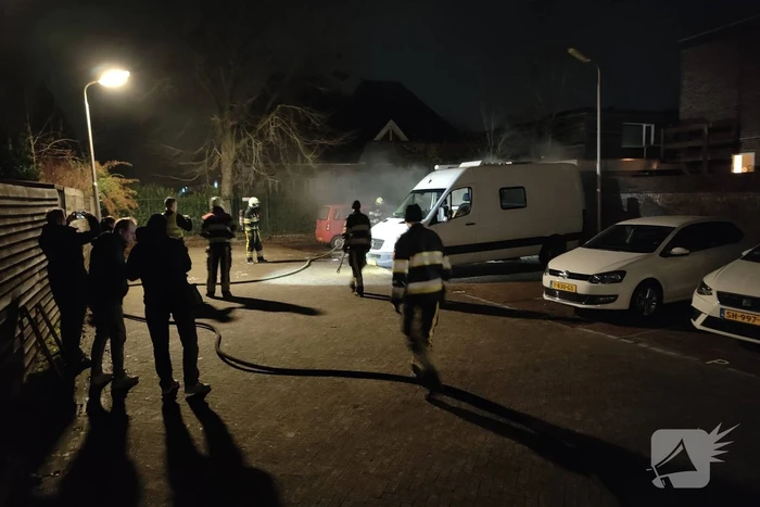 Auto uitgebrand op parkeerplaats
