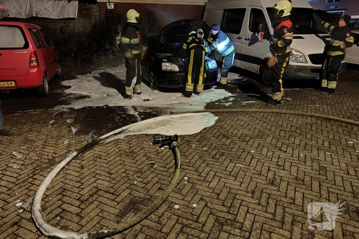 Auto uitgebrand op parkeerplaats