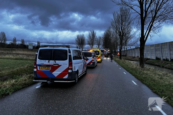 Auto te water inzittenden verlaten plaats ongeval
