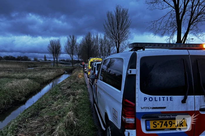 Auto te water inzittenden verlaten plaats ongeval