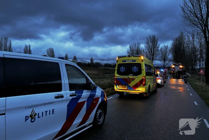Auto te water inzittenden verlaten plaats ongeval
