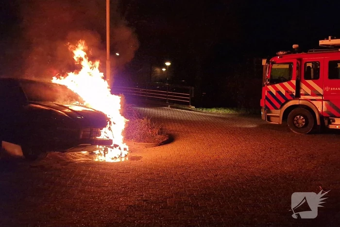 Porsche Cayenne verwoest door brand