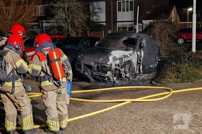 Porsche Cayenne verwoest door brand