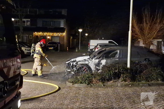 Porsche Cayenne verwoest door brand