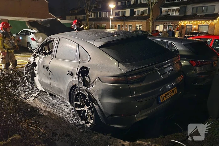 Porsche Cayenne verwoest door brand