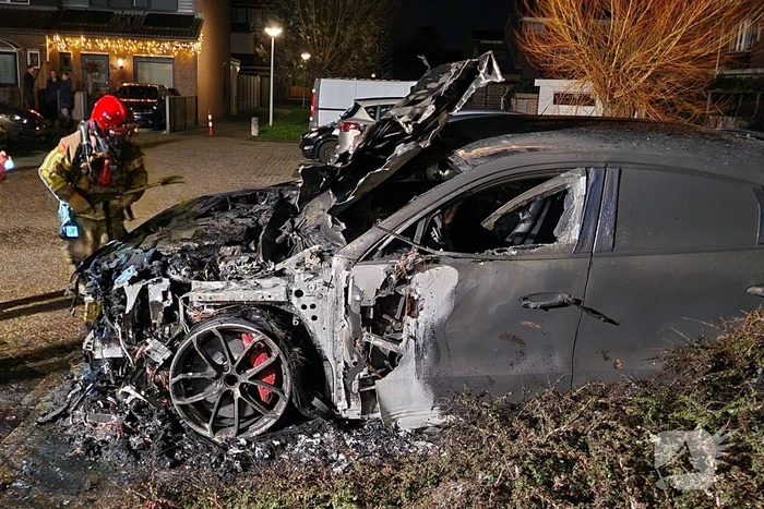 Porsche Cayenne verwoest door brand