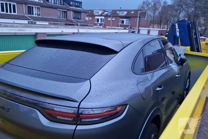 Porsche Cayenne verwoest door brand