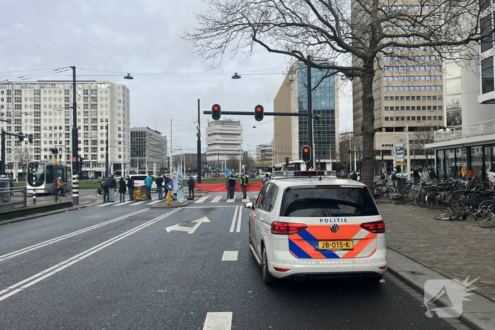 Demonstranten Extinction Rebellion blokkeren Coolsingel