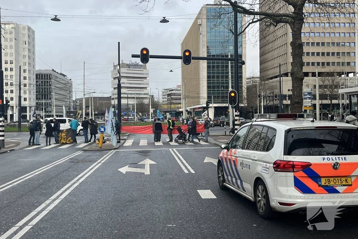Demonstranten Extinction Rebellion blokkeren Coolsingel