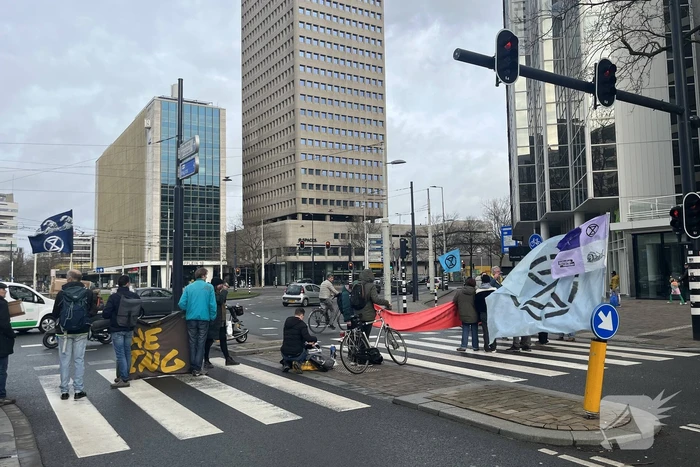 Demonstranten Extinction Rebellion blokkeren Coolsingel