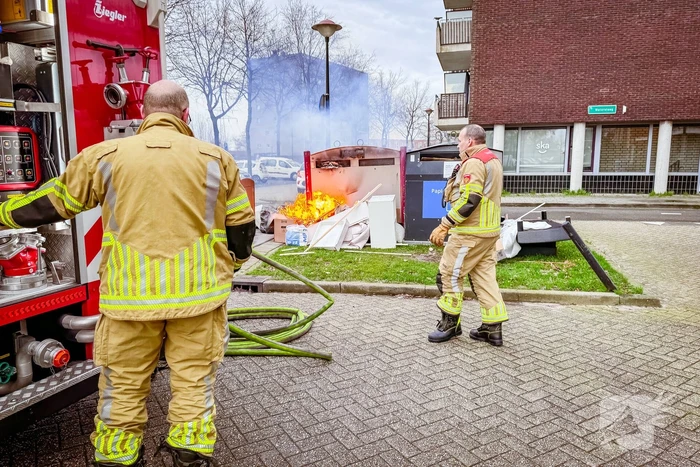 Opnieuw papiercontainer in brand