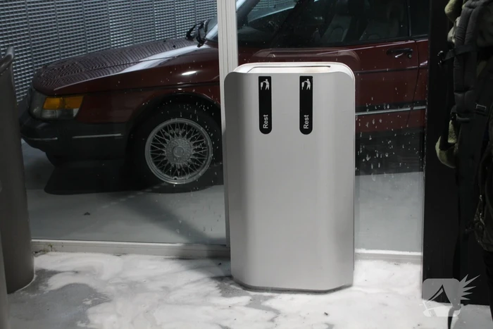 Prullenbak vat vlam in parkeergarage