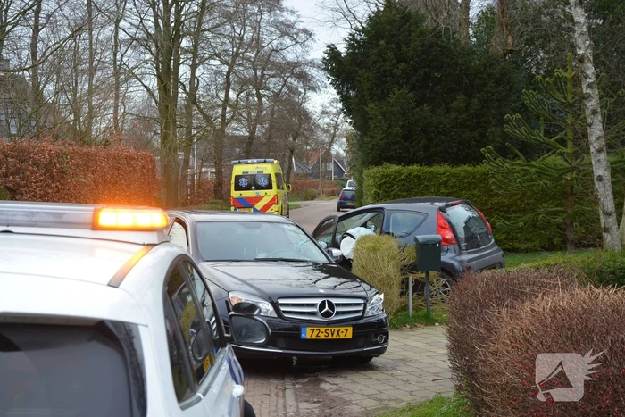 Automobilist belandt in heg na ongeval