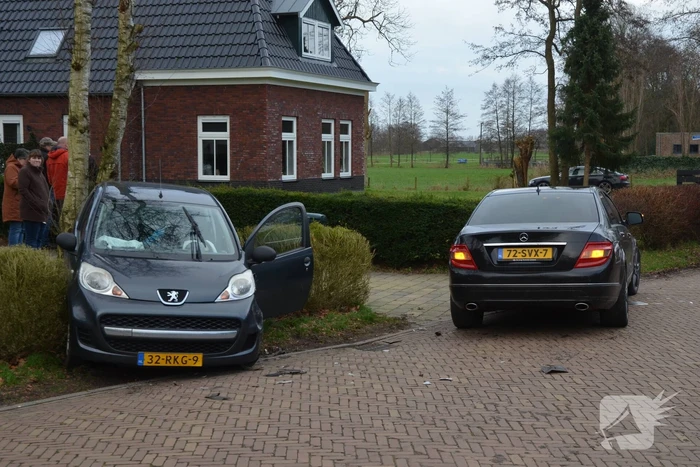 Automobilist belandt in heg na ongeval