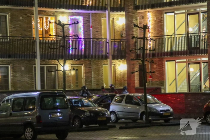 Arrestatieteam valt woning binnen