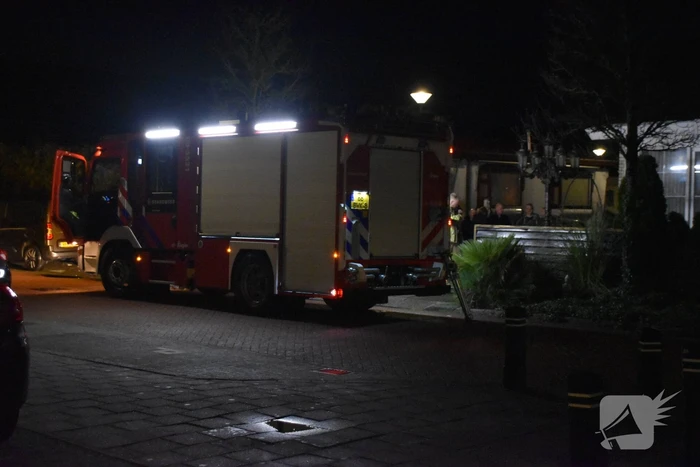Brandweer onderzoekt rookontwikkeling in woonwagen