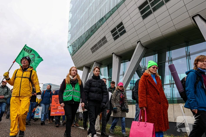 Snelweg urenlang geblokkeerd door demonstranten