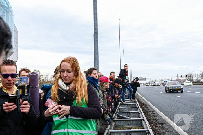 Snelweg urenlang geblokkeerd door demonstranten