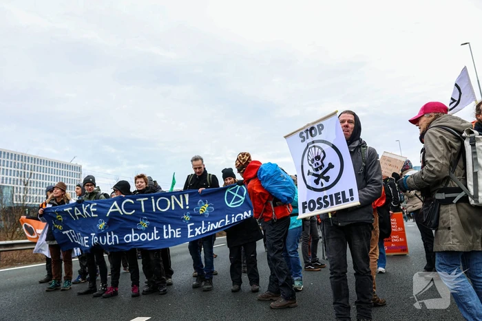 Snelweg urenlang geblokkeerd door demonstranten