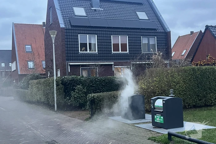 Ondergrondse container in brand