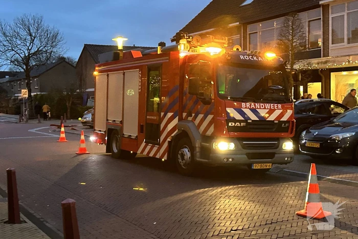 Brandweer doet onderzoek naar gaslucht in woning
