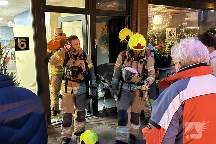 Brandweer doet onderzoek naar gaslucht in woning
