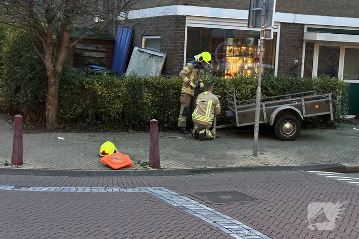Brandweer doet onderzoek naar gaslucht in woning