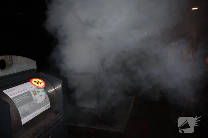 Veel rookontwikkeling bij brand in container