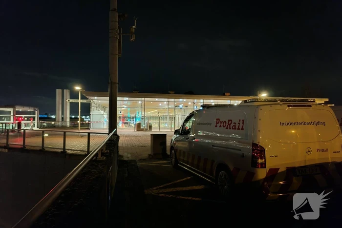 Aanrijding passagierstrein zorgt voor stremming op station