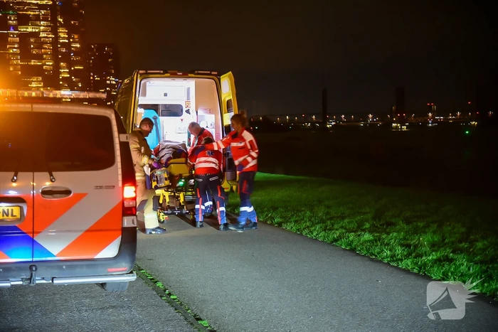 Vrouw gewond aangetroffen op fietspad