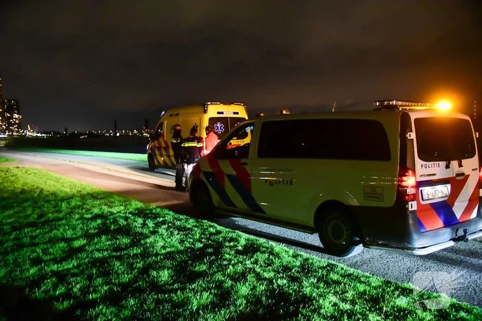 Vrouw gewond aangetroffen op fietspad