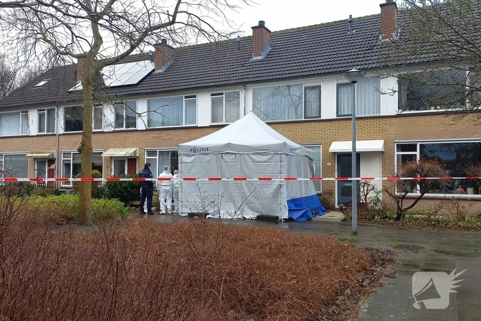 Stoffelijk overschot op straat aangetroffen