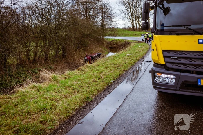 Automobilist belandt met auto in de sloot