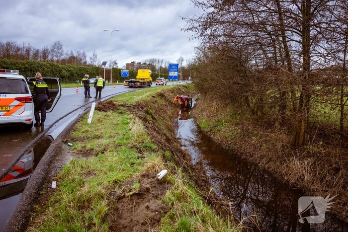 Automobilist belandt met auto in de sloot