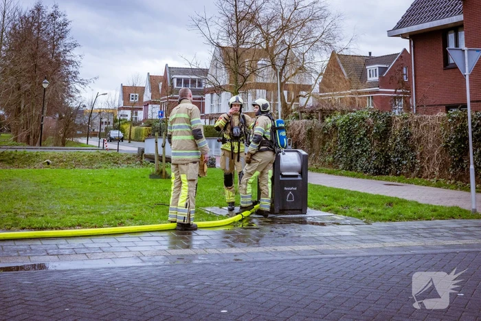 Brand in ondergrondse vuilcontainer