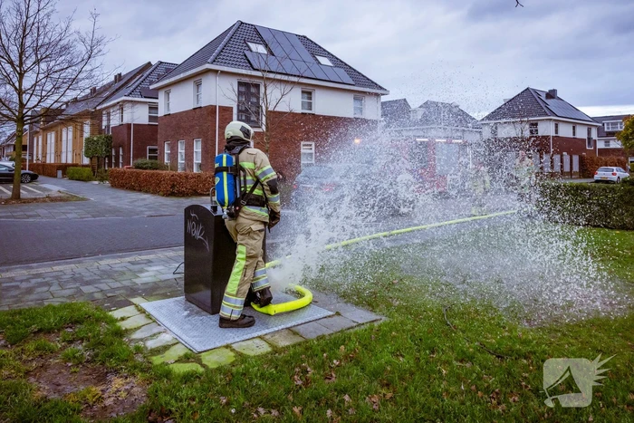Brand in ondergrondse vuilcontainer